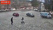 Копривщица времето уеб камера туристически център, площад '20-ти април', Паметник мавзолей костница, архитектурен резерват и град-музей, комплекс 'Априлци', трафик улица, булевард бул. 'Хаджи Ненчо Палавеев', kamerite Free-WebCamBG