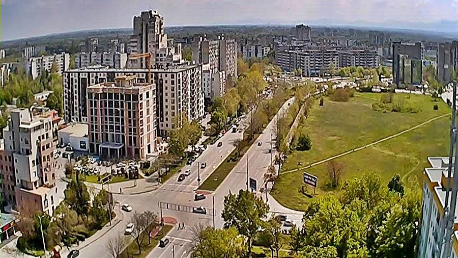 Пловдив времето уеб камера жилищен комплекс квартал 'Тракия' до хотел 'SPS' и магазин 'METRO', трафик булевард 'Освобождение' и улица 'Съединение', к-с 'Оазис - 5', Бирария ресторант бар-пивоварна 'Йегерхоф' ('Jägerhof'), Аквапарк 'Акваленд', Родопи планина, kamerite Free-WebCamBG