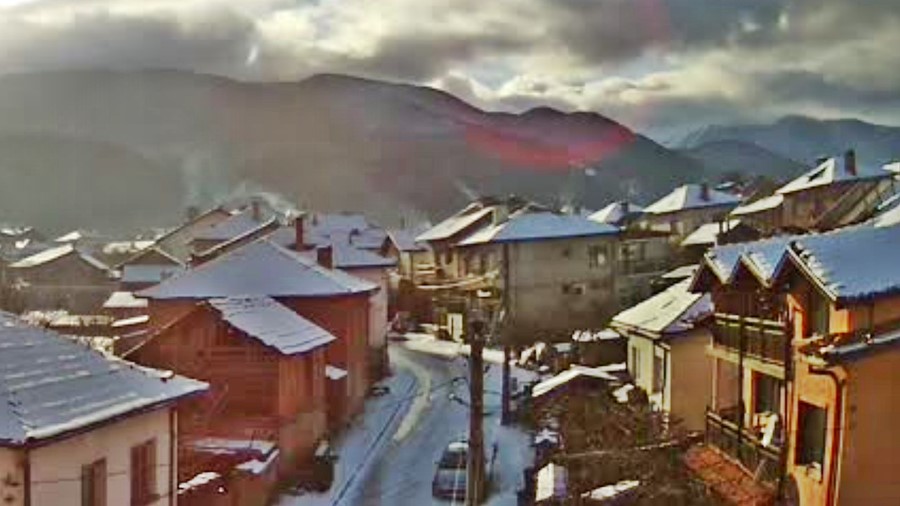 Добринище времето уеб камера квартал/махала 'Белия рид', къща за гости, улица, Пирин планина, kamerite Free-WebCamBG